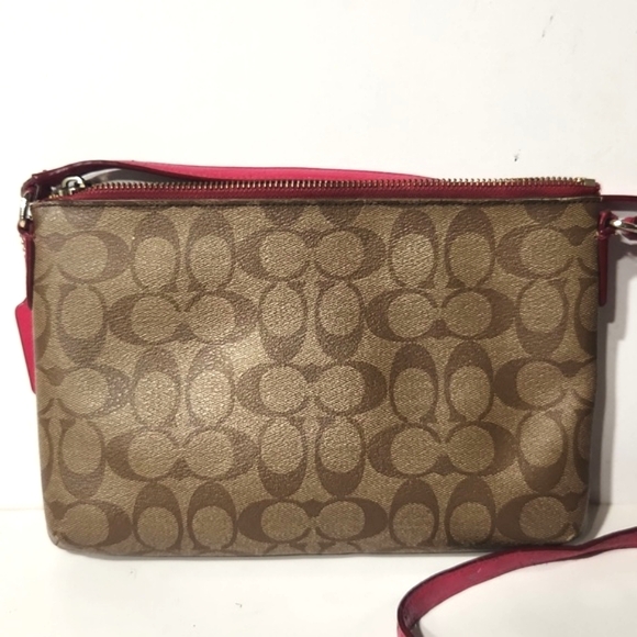 Coach Signature Crossbody Purse with Removeable Hot Pink Pouch - Picture 6 of 15